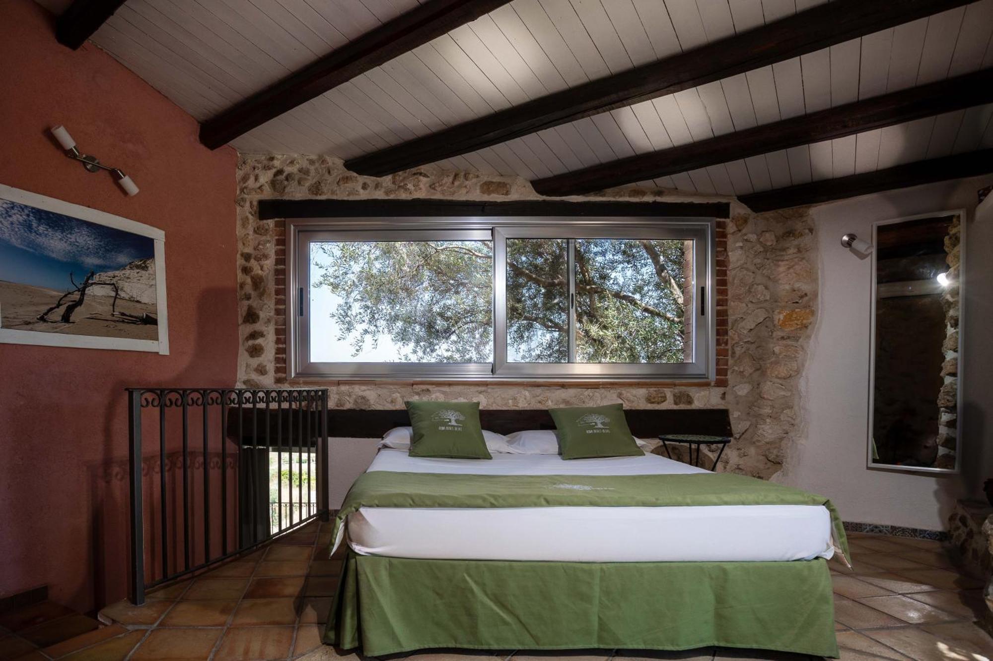 Bed & Breakfast Roba Degli Ulivi 3*